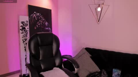 Call me Mia  online show from October 2025 07:29:02 PM