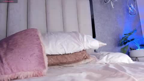 mia logan  online show from November 2025 11:57:02 AM