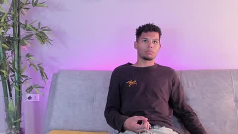 Mia online show from February 2025 06:49:02 PM