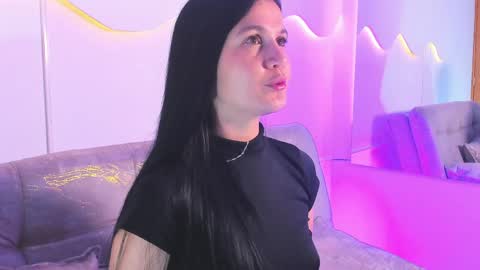 Snapshot of miamalkova__ chatting on April 2026 09:26:02 PM MIA online show from April 2026 09:26:02 PM