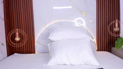 Mia  online show from February 2026 04:24:01 AM