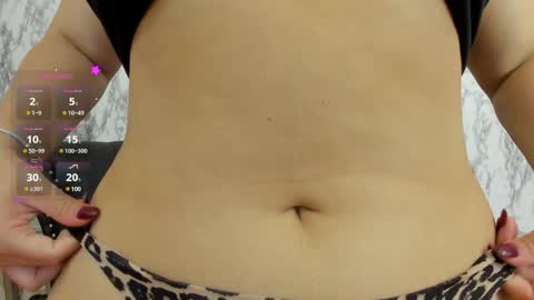 Snapshot of miamontoya chatting on January 2025 09:43:01 PM Mia   -5 7001400 Follow  online show from January 2025 09:43:01 PM