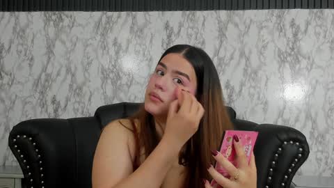 Snapshot of miamontoya chatting on January 2025 12:43:01 PM Mia   -5 7001400 Follow  online show from January 2025 12:43:01 PM