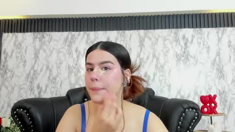 Snapshot of miamontoya chatting on February 2025 12:16:01 PM Mia   -5 7001400 Follow  online show from February 2025 12:16:01 PM