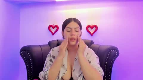 Snapshot of miamontoya chatting on February 2025 12:34:02 PM Mia   -5 7001400 Follow  online show from February 2025 12:34:02 PM