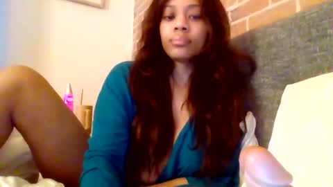 MiaMuffn online show from April 2026 08:03:01 PM