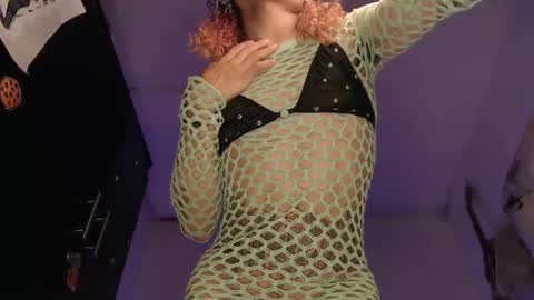 Snapshot of miancuntydoll chatting on October 2025 02:48:01 PM MianCuntyDoll online show from October 2025 02:48:01 PM