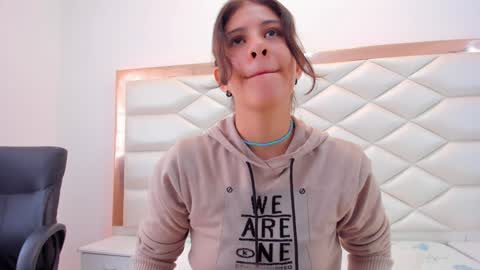 Snapshot of miaqueen021 chatting on January 2025 03:15:01 PM Sweetie Mia online show from January 2025 03:15:01 PM