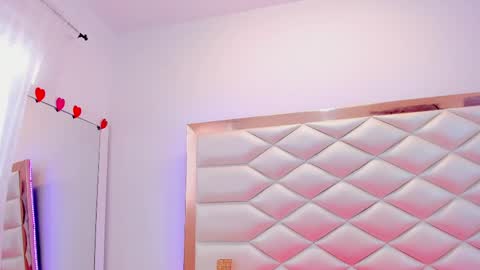 Snapshot of miaqueen021 chatting on February 2025 06:31:02 PM Sweetie Mia online show from February 2025 06:31:02 PM