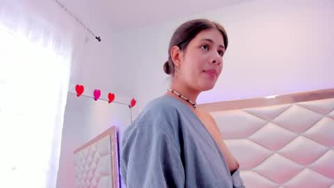 Snapshot of miaqueen021 chatting on March 2025 06:29:01 PM Sweetie Mia online show from March 2025 06:29:01 PM