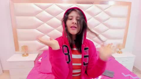 Snapshot of miaqueen021 chatting on March 2025 12:26:01 PM Sweetie Mia online show from March 2025 12:26:01 PM