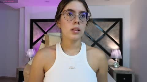 Mia online show from April 2026 09:01:02 PM