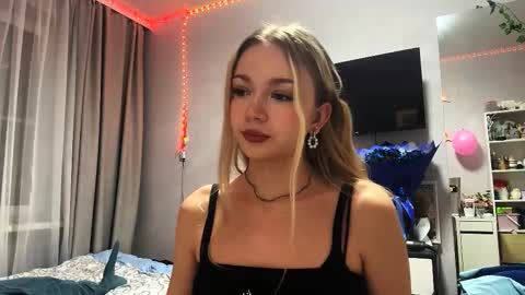 Snapshot of miasuszynski chatting on February 2026 08:05:02 PM Milana online show from February 2026 08:05:02 PM