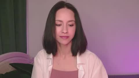 Mia online show from September 2025 08:49:01 AM