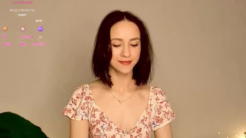 Mia online show from November 2025 05:51:01 AM