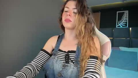 Snapshot of miatorres4 chatting on October 2025 03:58:02 AM miatorres4 online show from October 2025 03:58:02 AM