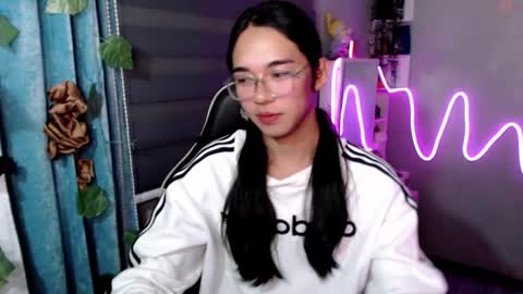 Mia online show from February 2026 07:01:01 PM