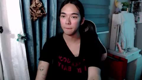 Mia online show from March 2026 07:10:02 PM