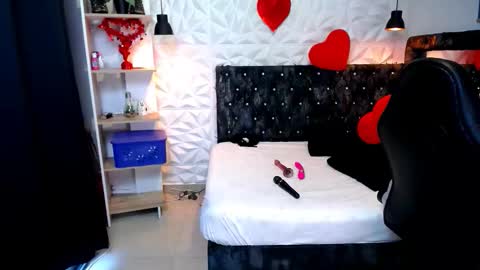 mia online show from February 2026 12:17:02 PM