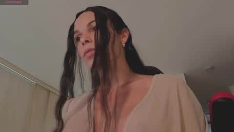 Mia online show from April 2026 04:55:02 PM