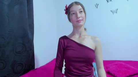 Snapshot of miavolkova_ chatting on March 2025 04:08:02 AM Chloe online show from March 2025 04:08:02 AM