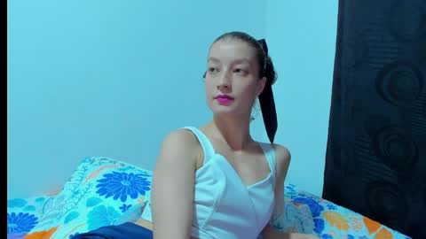  Chloe  online show from April 2026 12:05:01 AM