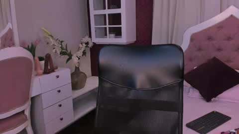 Mia online show from March 2025 06:35:01 AM