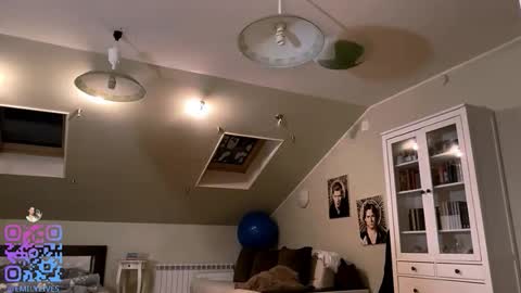 Emily online show from November 2025 02:10:01 PM