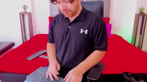 Michael  Contenido explcito online show from October 2025 08:53:02 PM