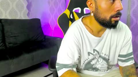 Michaell online show from March 2026 01:33:02 AM