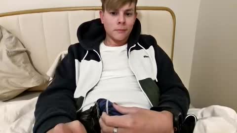 michaeltwinkboy online show from March 2026 02:33:02 AM