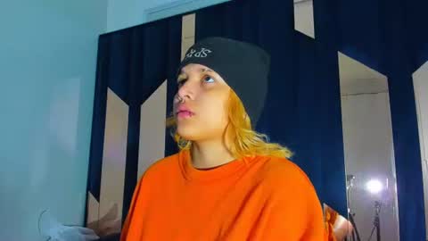 michell_rs online show from October 2025 04:54:01 AM