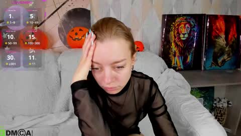 Snapshot of michelle_blond chatting on October 2025 07:30:02 AM michelle_blond online show from October 2025 07:30:02 AM