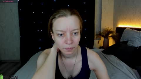 Snapshot of michelle_blond chatting on December 2025 08:10:01 AM michelle_blond online show from December 2025 08:10:01 AM