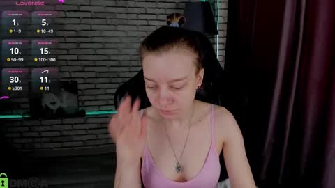 Snapshot of michelle_blond chatting on January 2026 07:11:02 AM michelle_blond online show from January 2026 07:11:02 AM