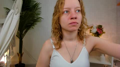 Snapshot of michelle_blond chatting on February 2026 07:39:01 AM michelle_blond online show from February 2026 07:39:01 AM