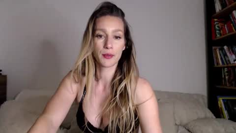 Snapshot of michellebele chatting on June 2026 08:26:01 PM MichelleBele online show from June 2026 08:26:01 PM