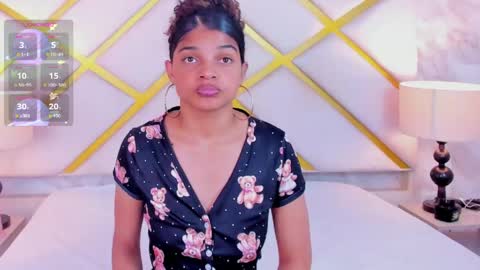 Snapshot of michellebronx chatting on May 2026 11:49:01 AM michellebronx online show from May 2026 11:49:01 AM