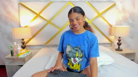 Snapshot of michellebronx chatting on June 2026 11:45:02 AM michellebronx online show from June 2026 11:45:02 AM