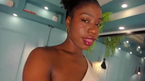 Snapshot of michellepose chatting on November 2025 12:39:02 PM michellepose online show from November 2025 12:39:02 PM