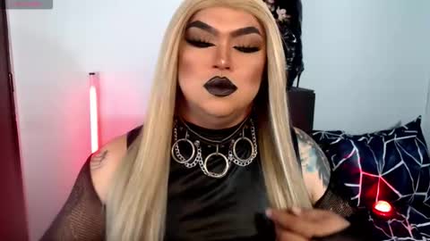 Michelle online show from November 2025 07:04:02 PM