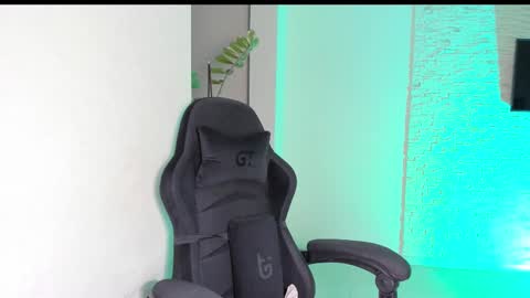 Michellee online show from September 2025 05:26:03 PM