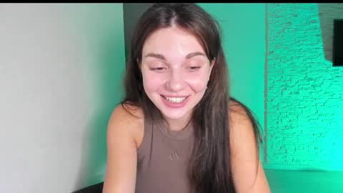 Michellee online show from September 2025 06:22:02 PM