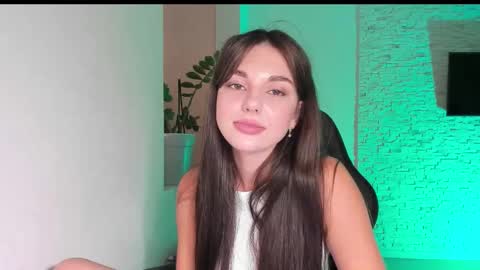 Michellee online show from September 2025 03:05:01 PM