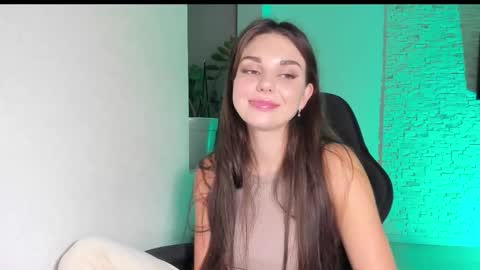 Michellee online show from October 2025 04:48:01 PM