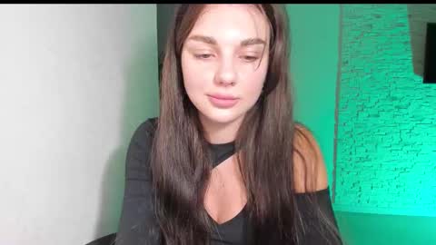 Michellee online show from October 2025 04:18:02 PM