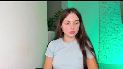 Michellee online show from November 2025 05:56:01 PM