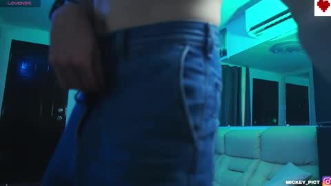 Mickey online show from October 2025 06:48:01 AM