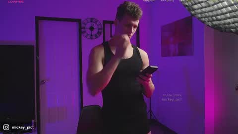 Snapshot of mickey_pict chatting on June 2026 03:25:01 AM Mickey online show from June 2026 03:25:01 AM