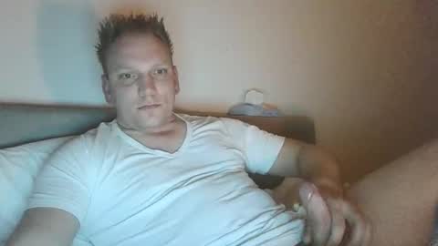 Snapshot of mickkxl chatting on January 2025 07:31:02 PM mickkxl online show from January 2025 07:31:02 PM